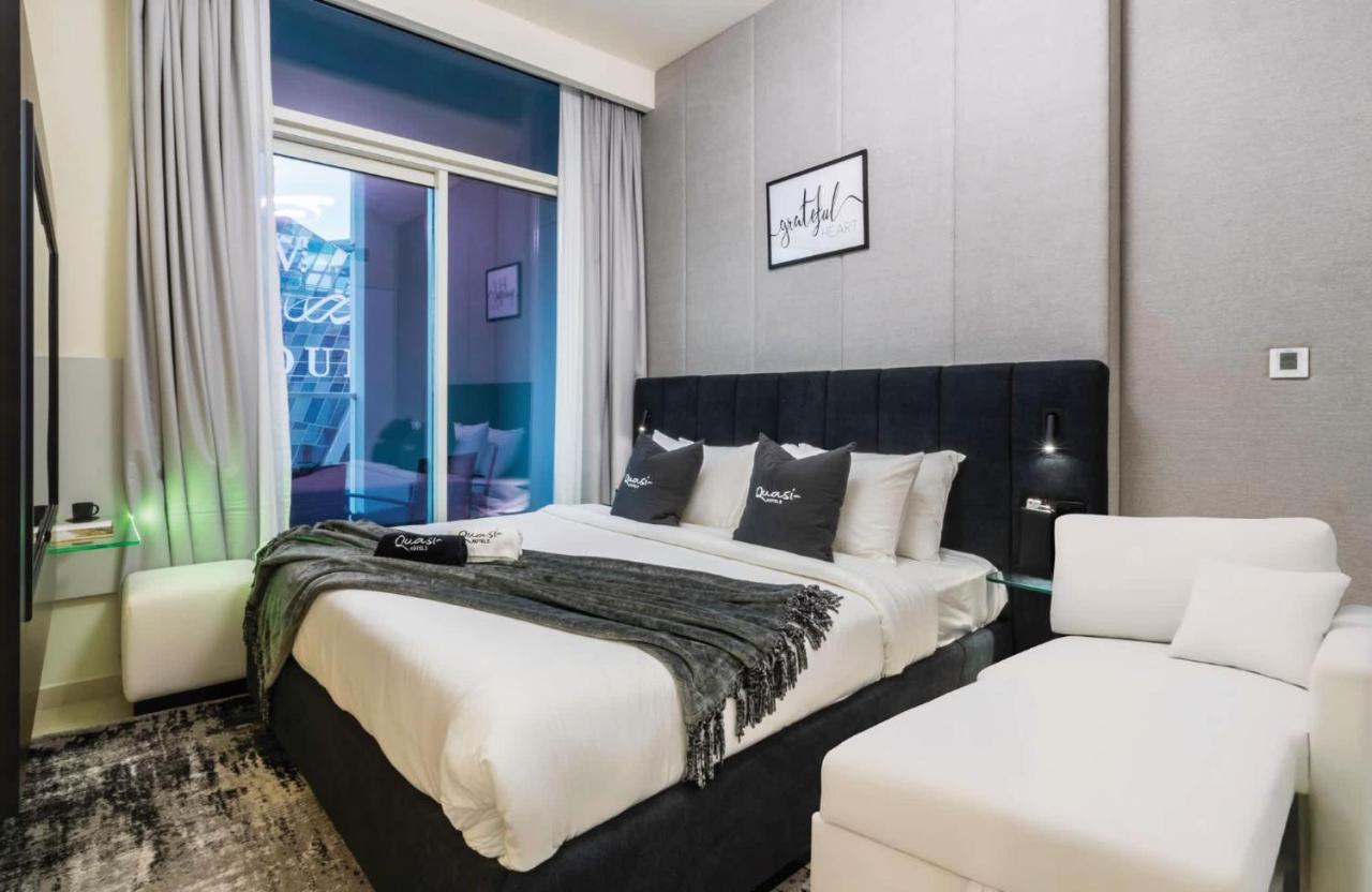 Luxury 2BD Apt with Pool GYM & Burj Khalifa Views - 5