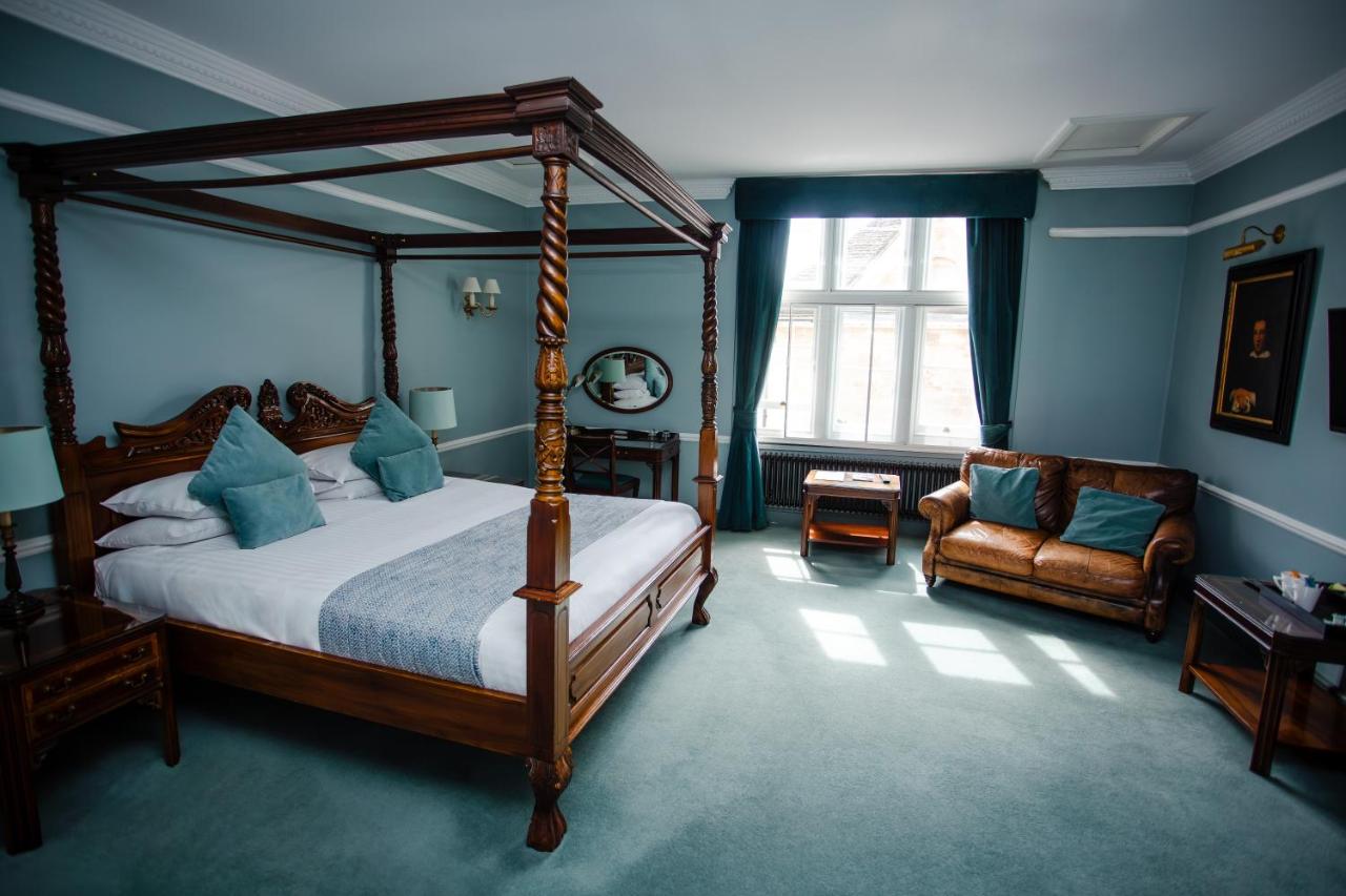 Four Poster Room