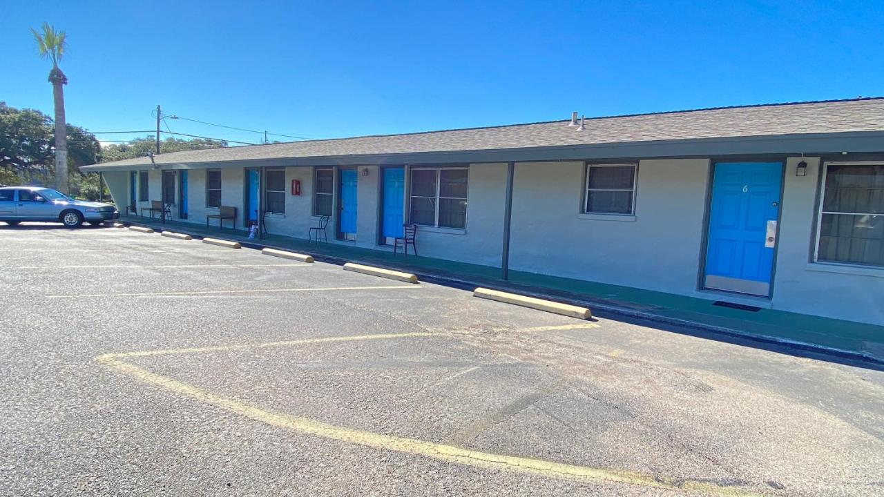 Schooner Motel — photo 13