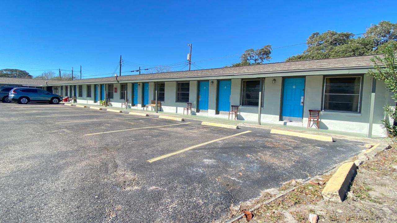 Schooner Motel — photo 10