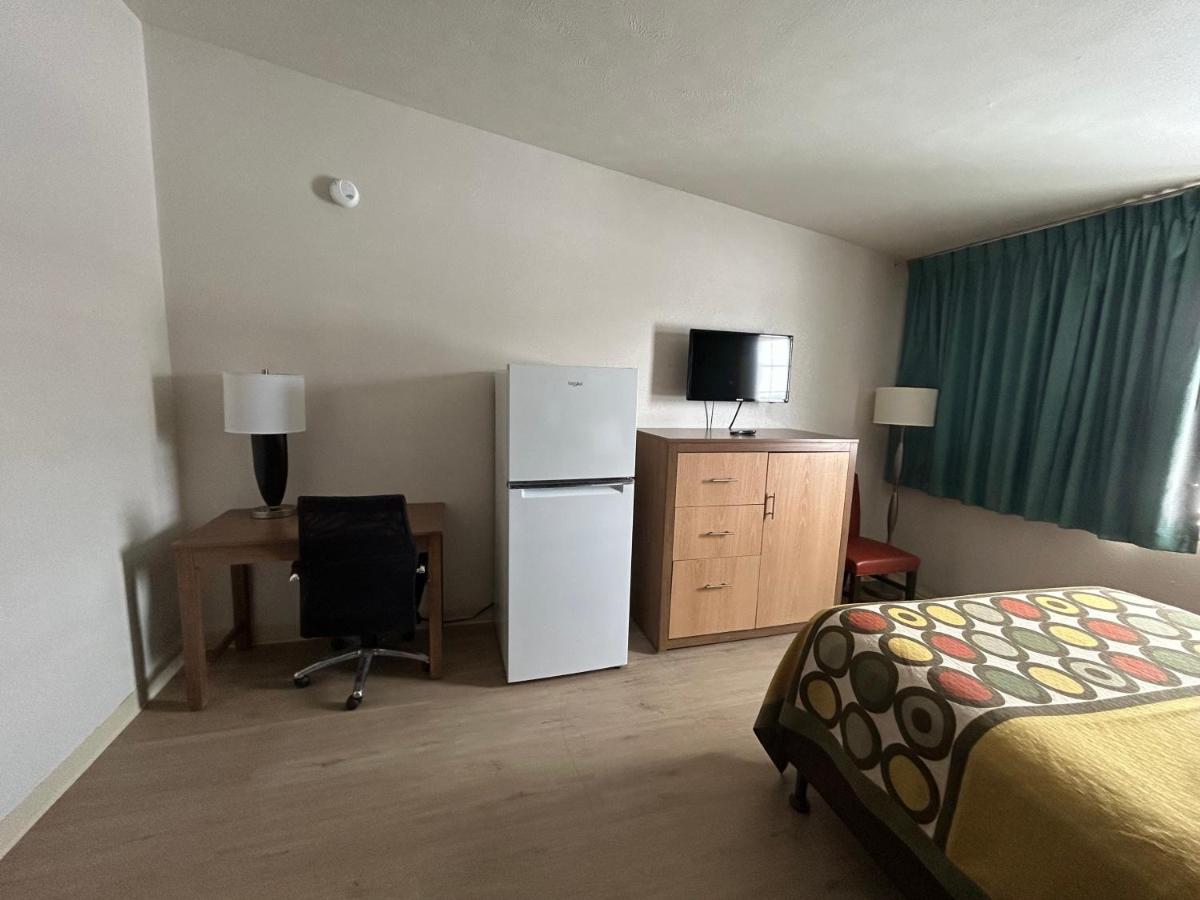 Budget Inn — photo 8