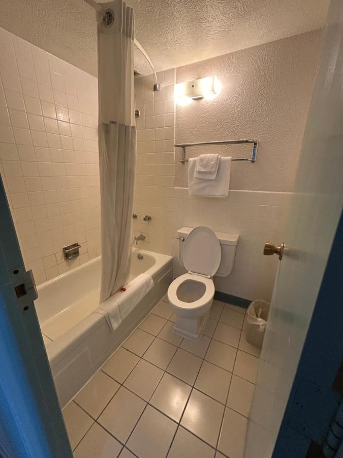 Budget Inn — photo 15