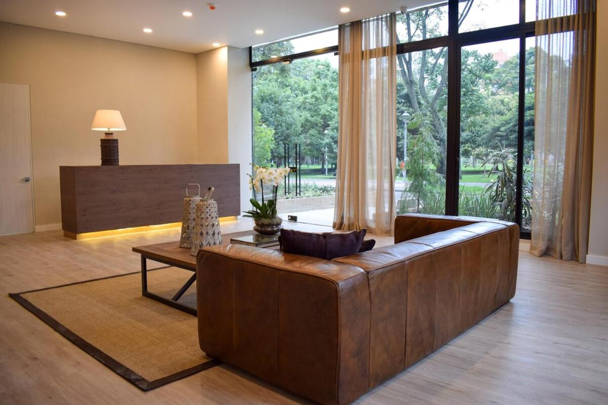 Luxury Living Across from El Virrey Park 301 - 2