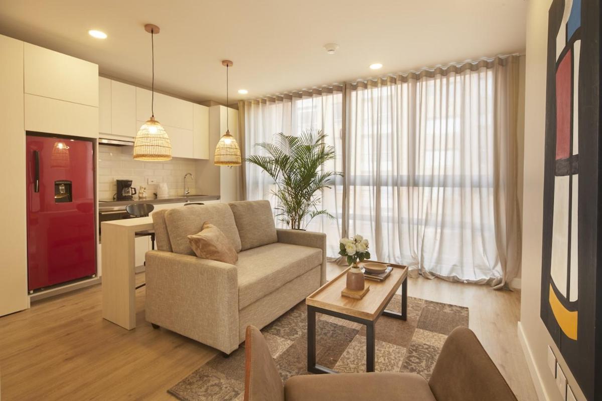 Luxury Living Across from El Virrey Park 301 - 3