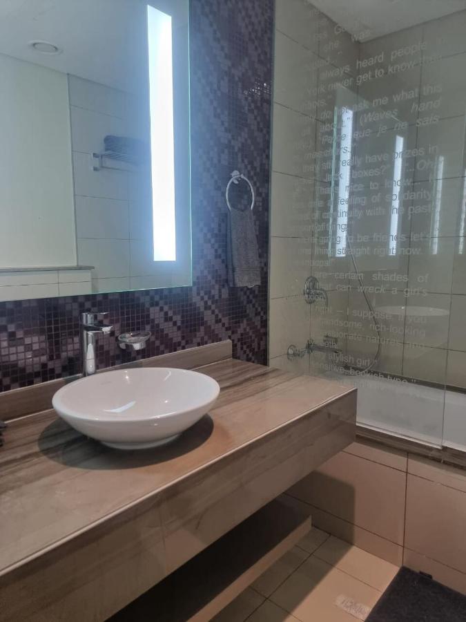 1 Bedroom Tower D Paramount Apt - 3