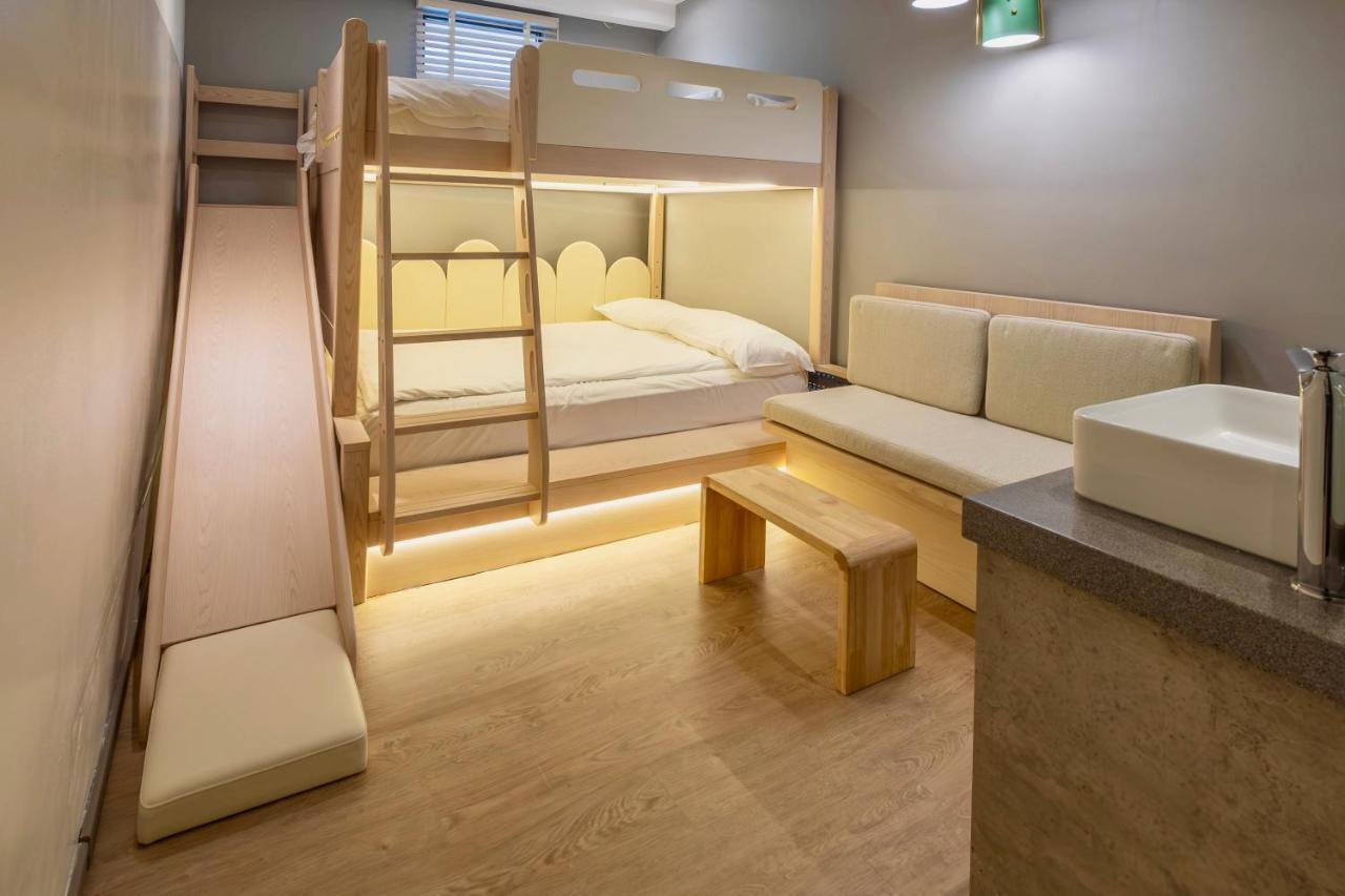 Rest Chinatown Hotel - 3