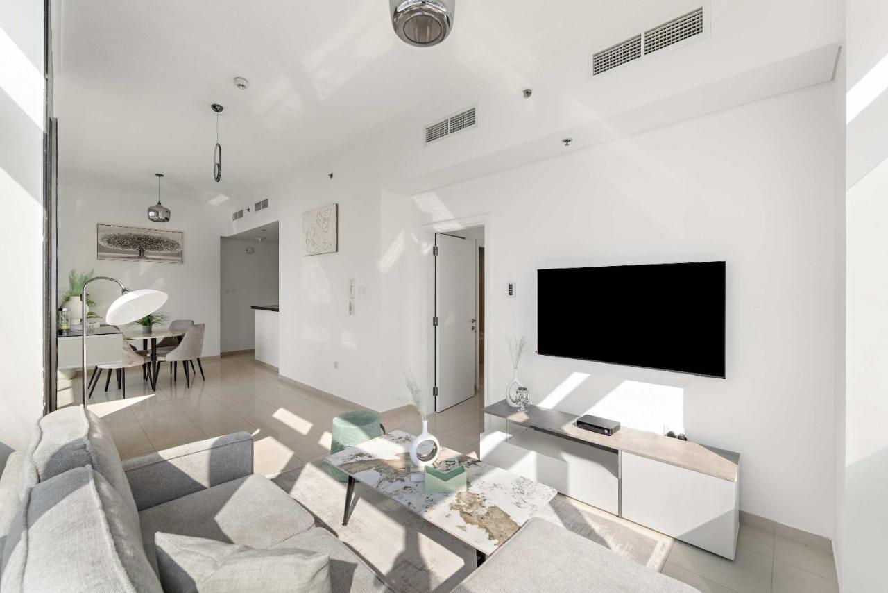 Silkhaus Vacation Homes Comfy 1BR in Botanica Tower near Dubai Marina - 2