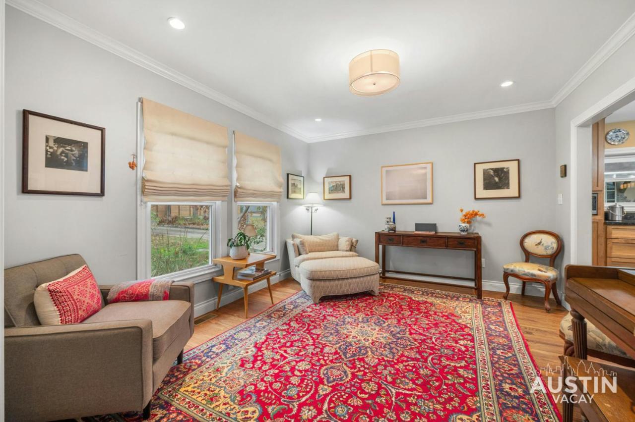 Near UT Pet Friendly w Parking 3BR 2.5BA in Walkable Area By Austin Vacay - 2