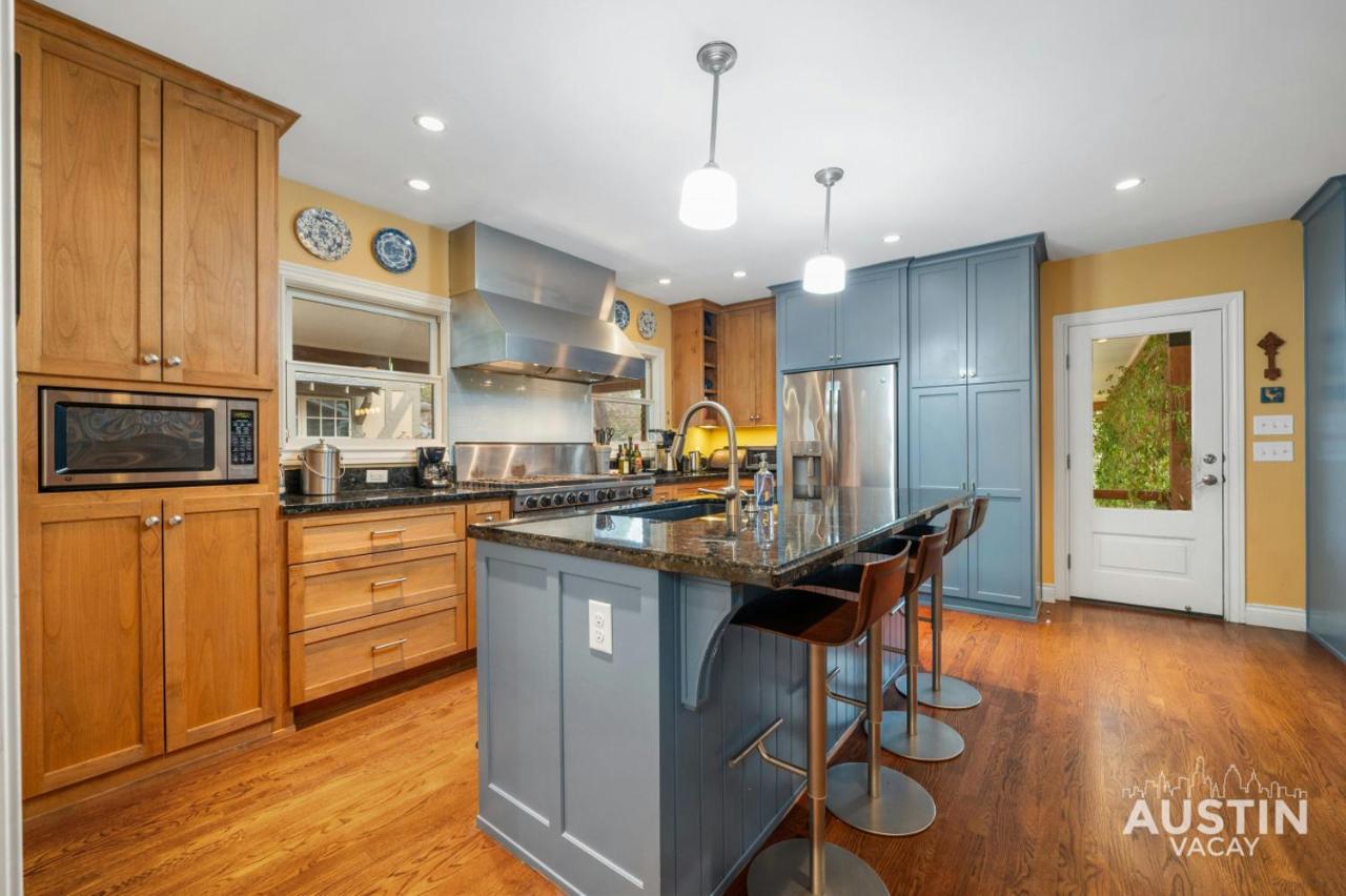 Near UT Pet Friendly w Parking 3BR 2.5BA in Walkable Area By Austin Vacay - 4