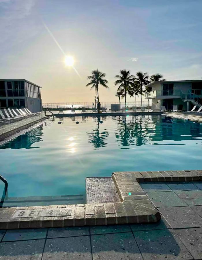 Beachfront Property Pool Gym Tennis Miami Beach! - 2