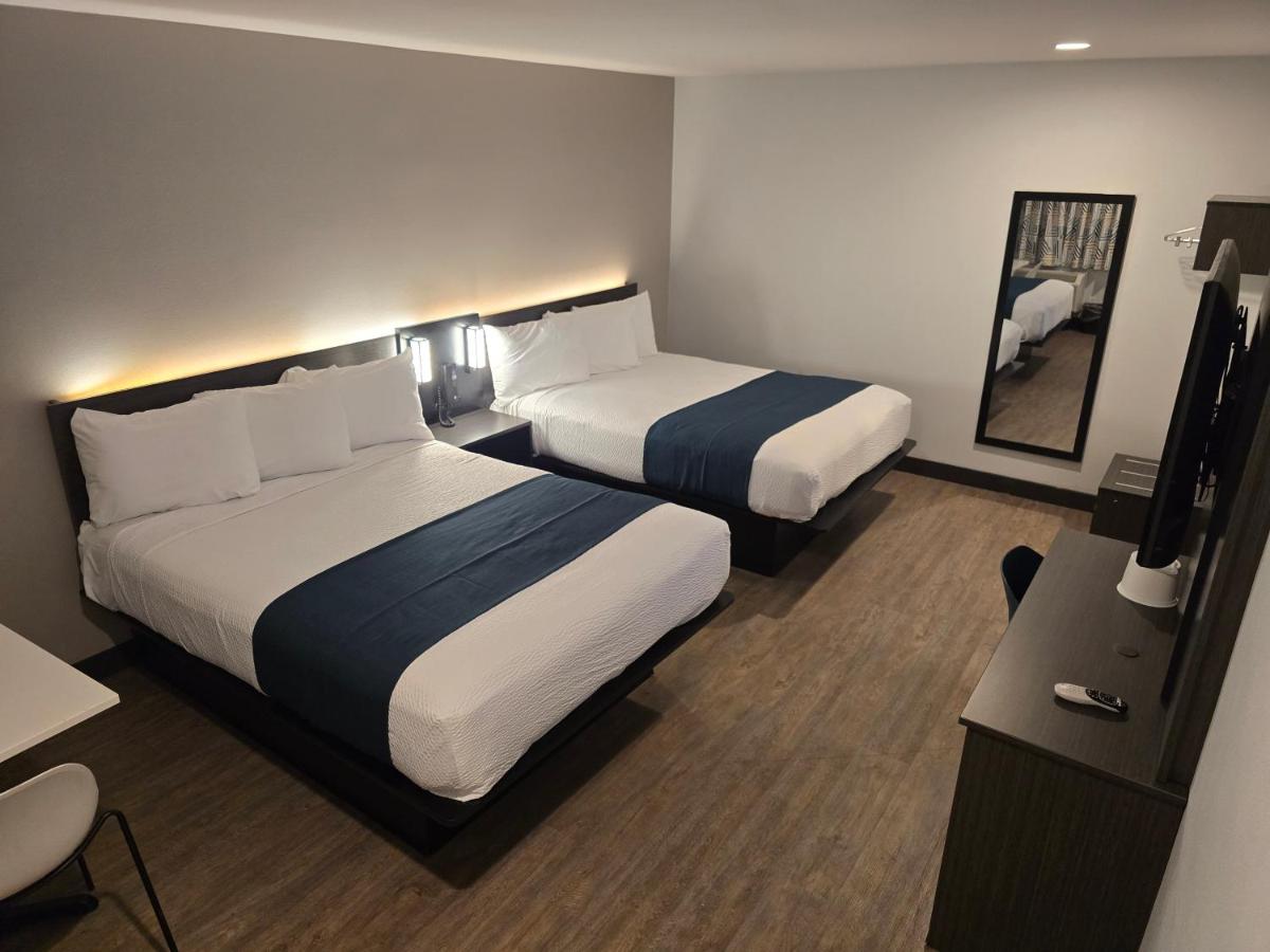 Motel 6 Los Angeles, CA - Downtown - 2