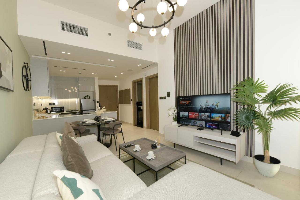 Burj Khalifa Poolview 1BR Apartment for 4 people - 2