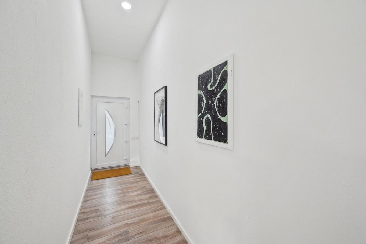 Yello Homes - Loft - Airport & Messe 6 Betten & Wifi