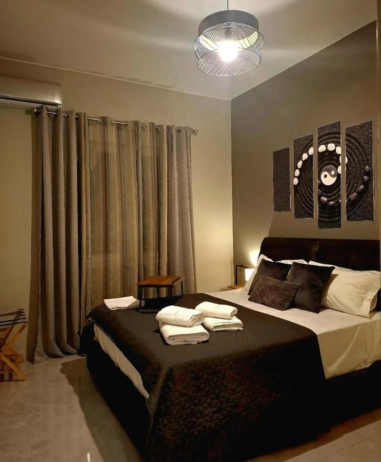 Stay in Athens - muses - 2