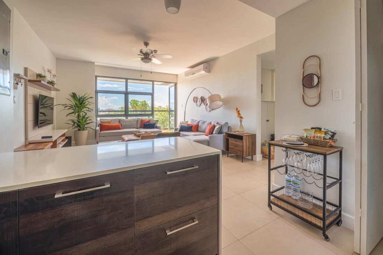 Airy Modern 2br Condo Rooftop Pool - 5