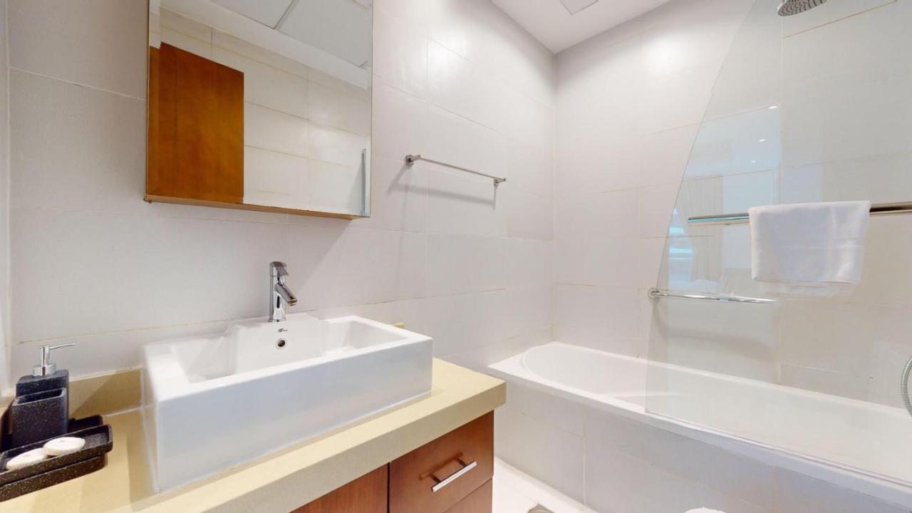 Vacationer Holiday Homes I Stunning 1 Bed l Prime Location with Marina Views - 3