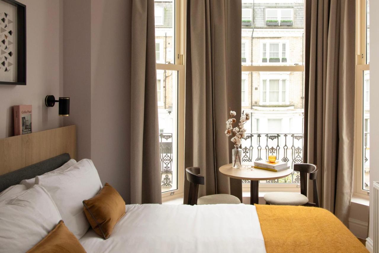 Bob W London Holland Park - 2