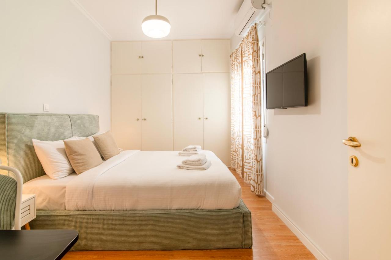 Stylish 2-Bedroom Apartment with Big Terrace in Athens - 5