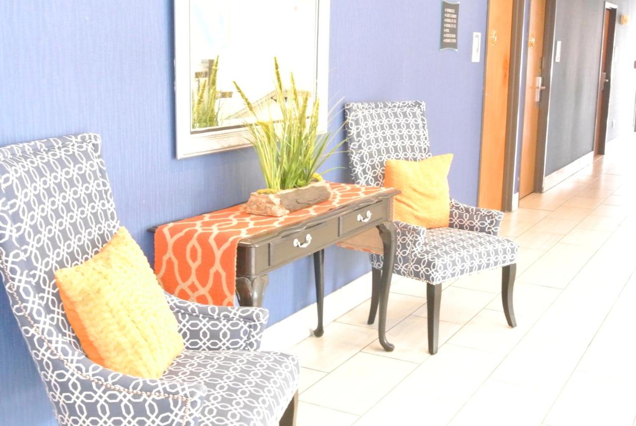 Lexington Inn and Suites — photo 18