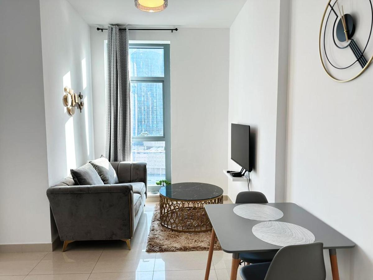 Sleek and Stylish - Modern Studio in the Heart of Dubai by Petals Holiday Homes - 5