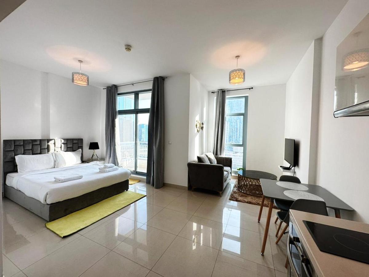 Sleek and Stylish - Modern Studio in the Heart of Dubai by Petals Holiday Homes - 2
