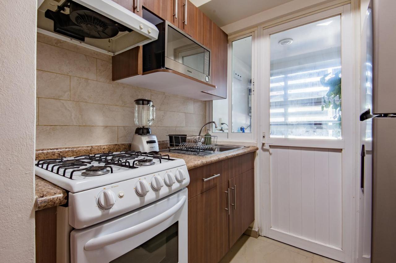 A102 - 1 BR - 1 BTh - 4