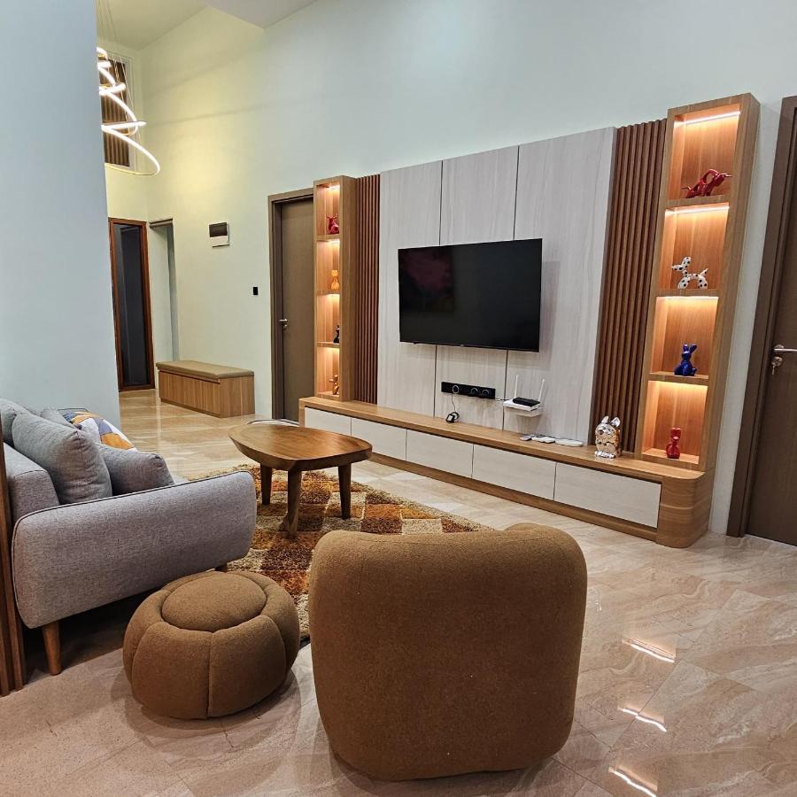 3 Bedroom House Near Grand Batam Mall - 2