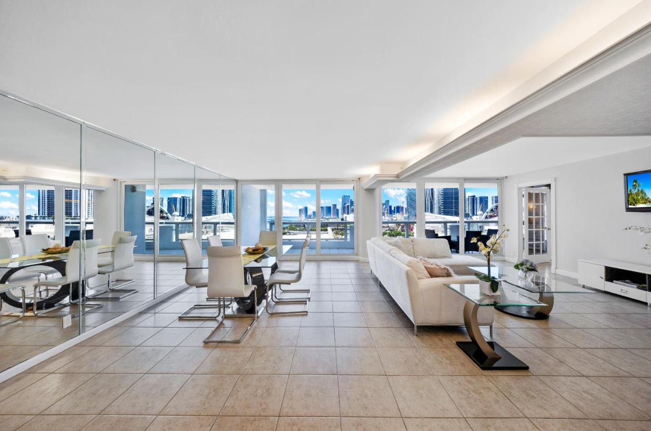 StayCozy Apartments at The Grand - 5