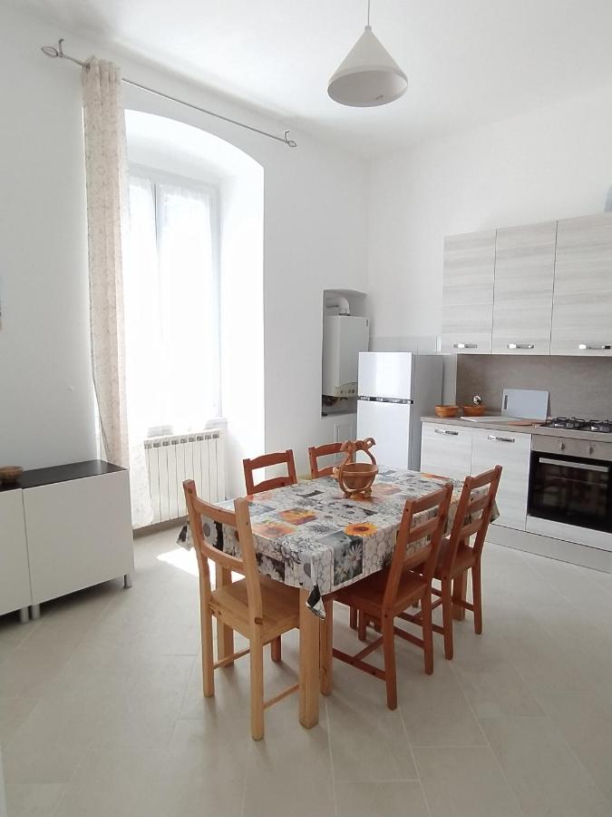 AL MARE DAVANTI A PORTOFINO - BY THE SEA IN FRONT of PORTOFINO - 4