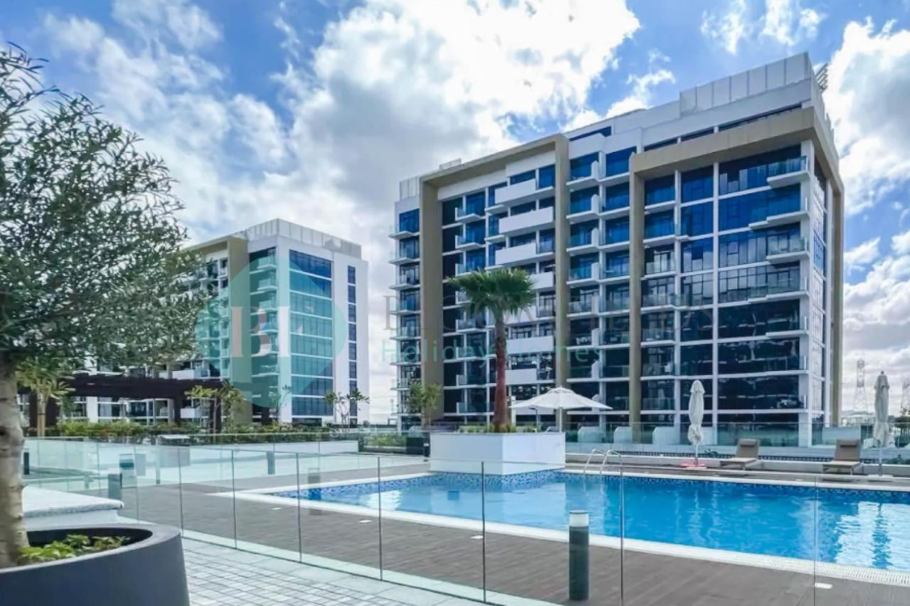 Bloomfields Fantastic Stu Azizi Riviera Meydan - 4