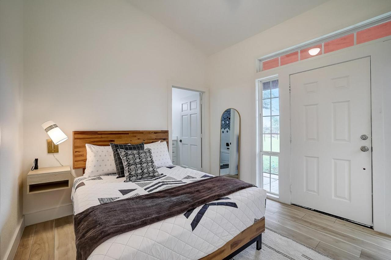 Dunlap Oasis Spacious 4BR 12mi to DT Austin - 3