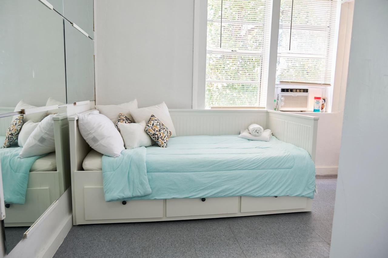 The Tiny Red Mini Studio At Little Havana - 2