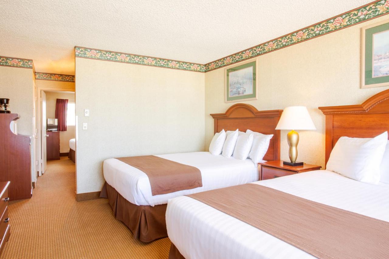 Ebb Tide Oceanfront Inn — photo 18