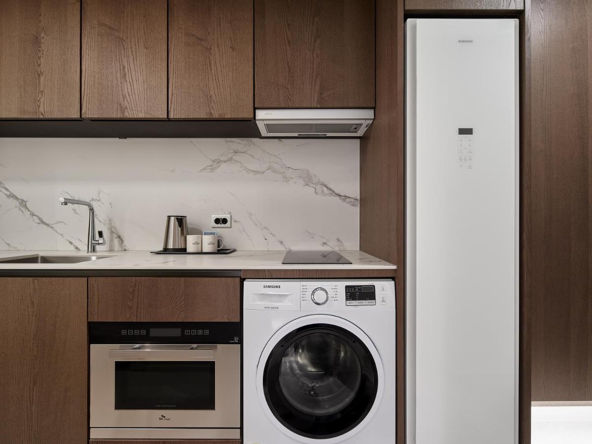 Hotel The Botanik Sewoon Myeongdong - 3