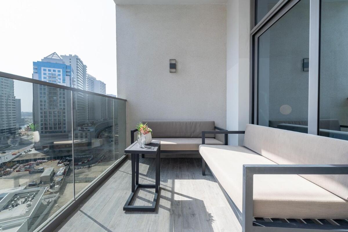 Vogue Vacation Homes, Downtown Mag 318 near Burj Khalifa and Dubai Mall, Studio Apartment with Balcony, Canal and City View, Access to all Amenities - 3