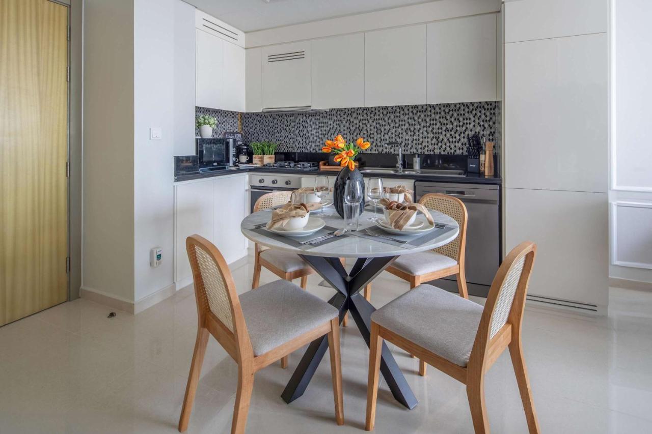 Frank Porter - Aykon City Tower C - 4