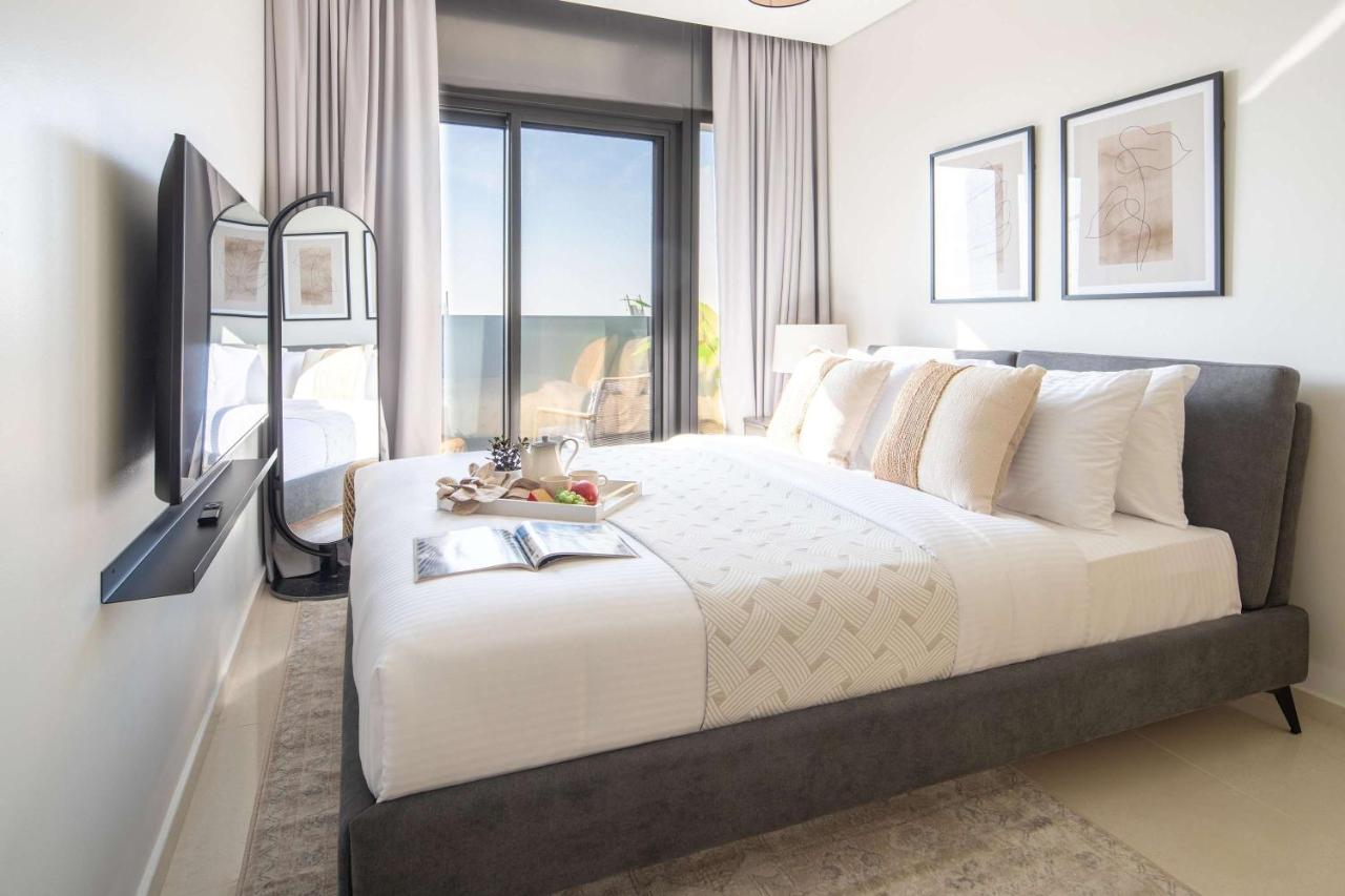 Frank Porter - Aykon City Tower C - 2