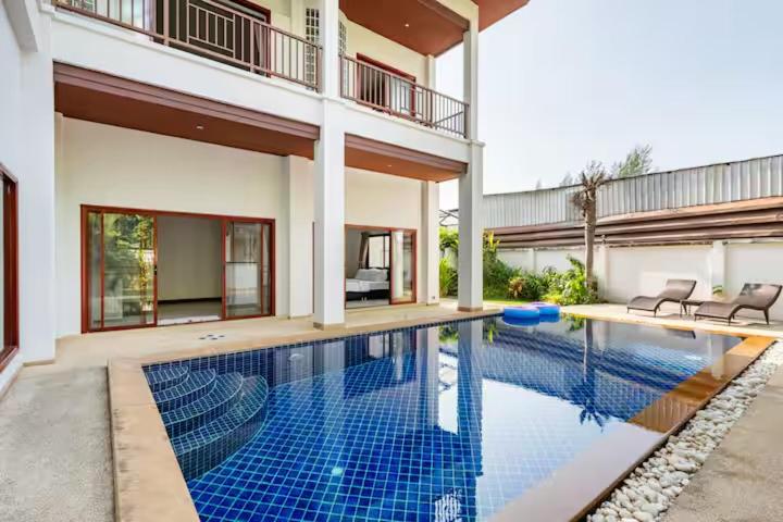 Surin villa by Pattara