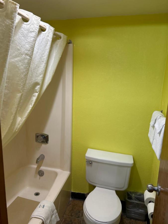 Hillcrest Motel — photo 19