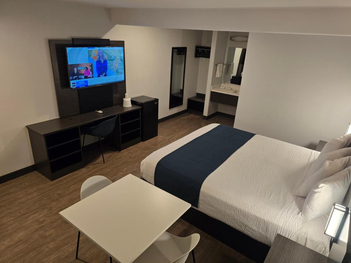 ALVARADO PALMS MOTEL — photo 10