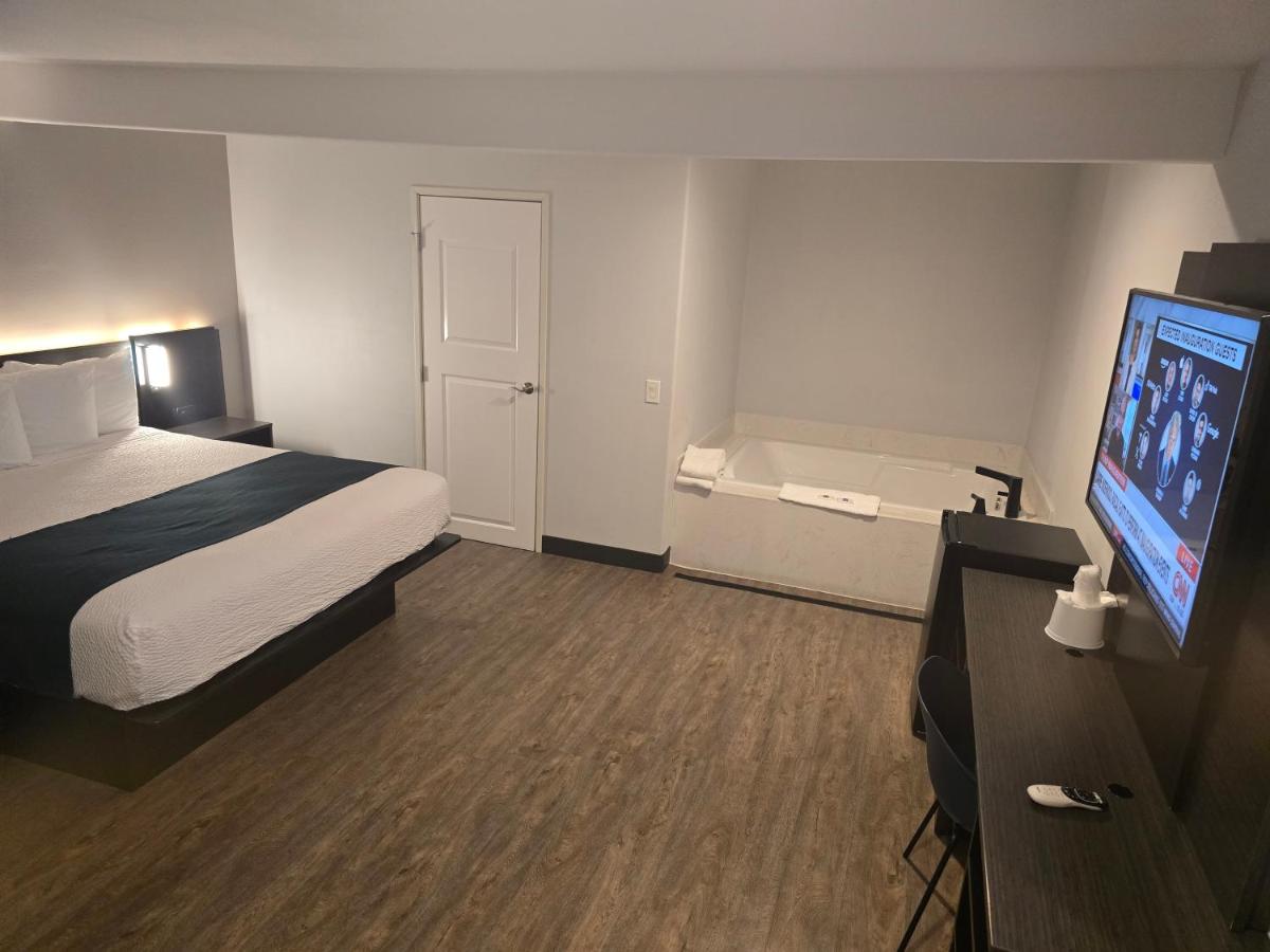 ALVARADO PALMS MOTEL — photo 15