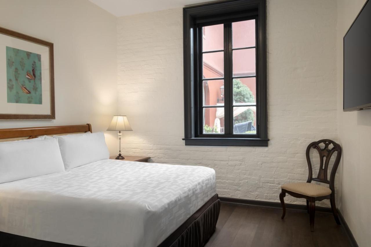 Le Richelieu Hotel in the French Quarter — photo 22