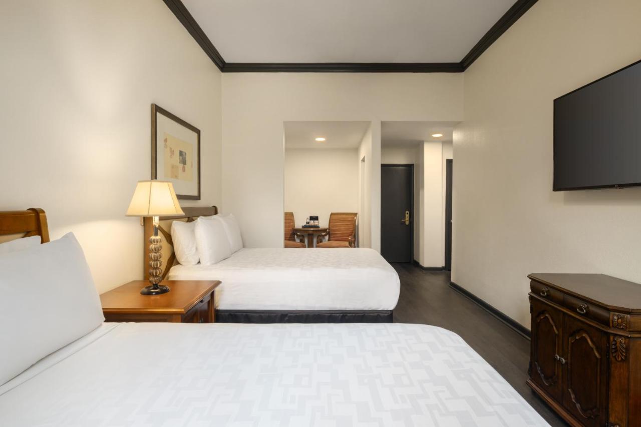 Le Richelieu Hotel in the French Quarter — photo 12