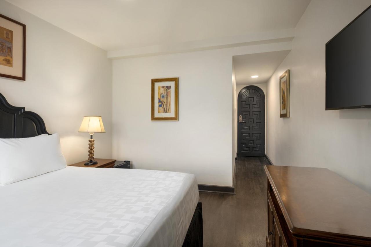 Le Richelieu Hotel in the French Quarter — photo 23