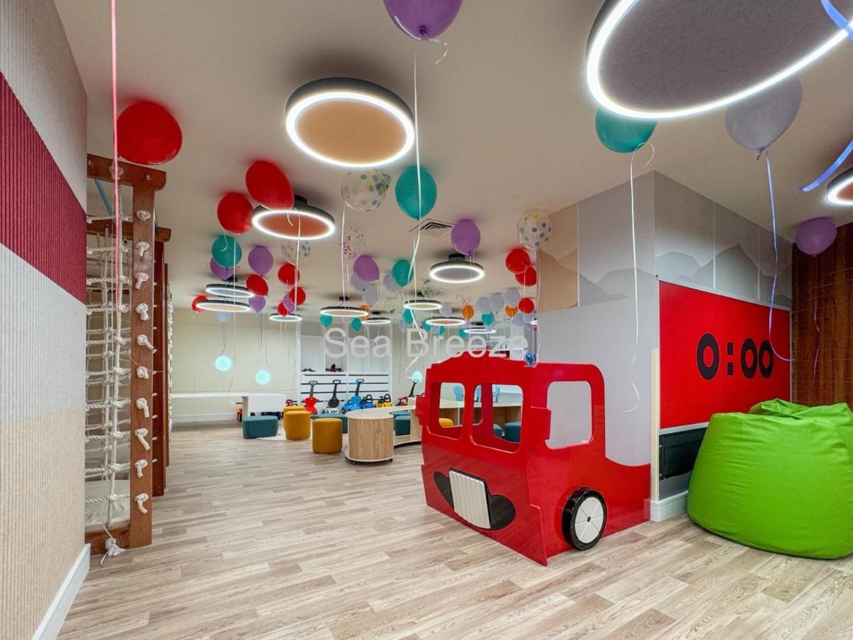 Sea Breeze 1BR in Luxury Complex with Sea View Pools Gym on Reem Island - 2