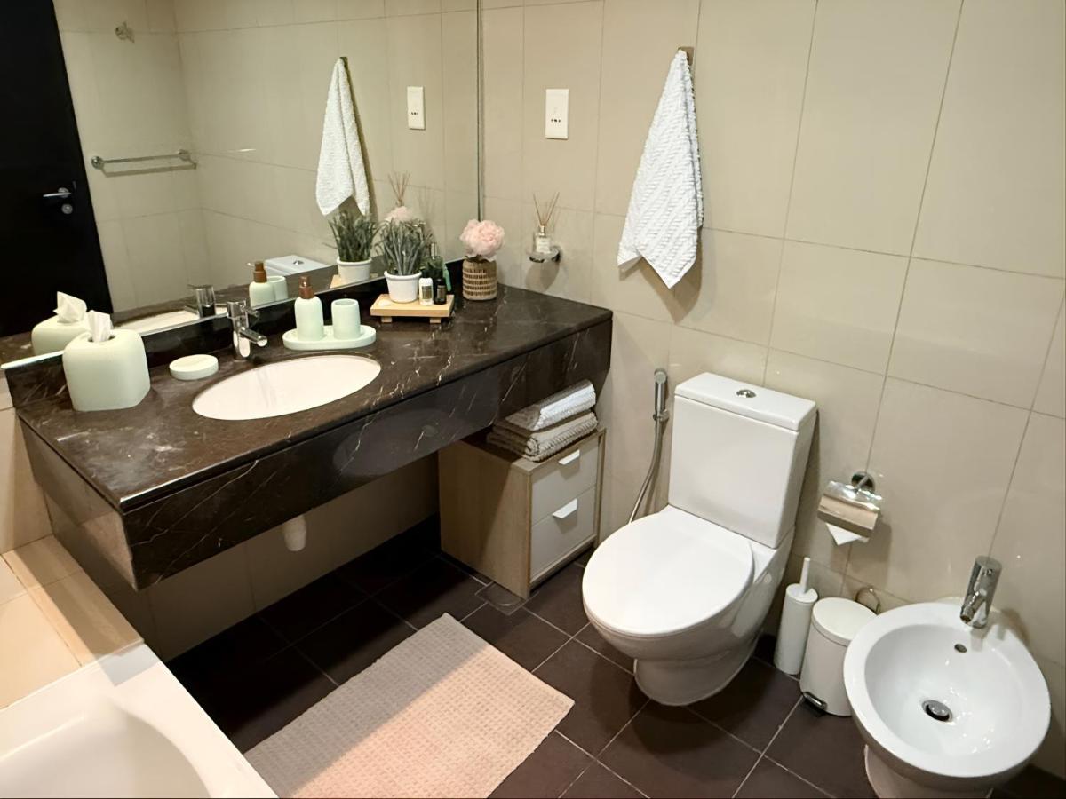 Sea Breeze 1BR in Luxury Complex with Sea View Pools Gym on Reem Island - 5