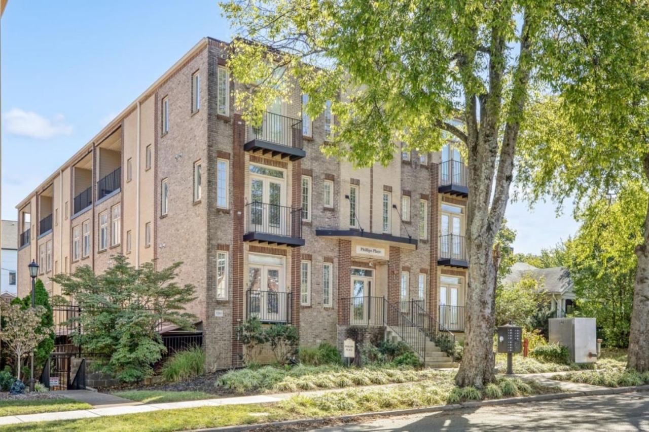 Dolly Would - Near Music Row King Beds - 4