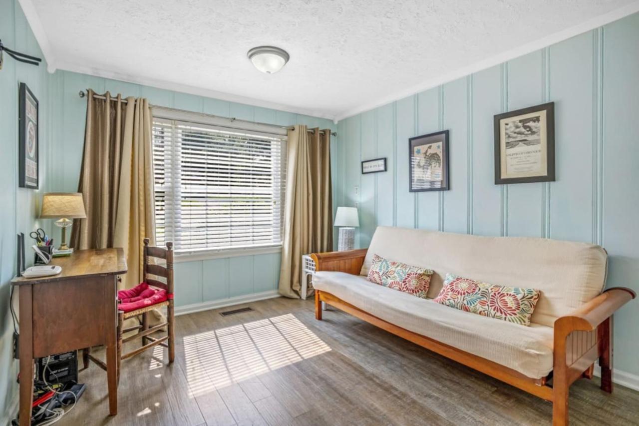 Neighborhood Retreat - Large Yard Family Fire Pit - 2