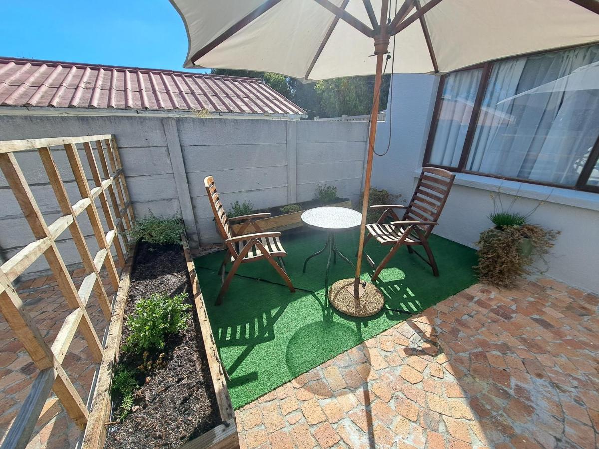 Mons Pes in Lakeside - 5