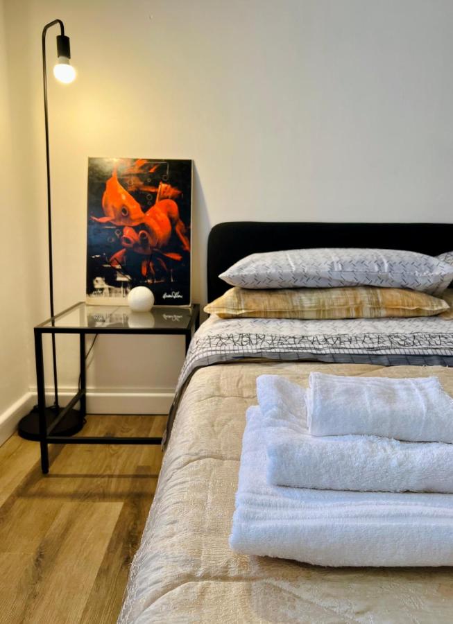 Gabriel House - parking and station - 2